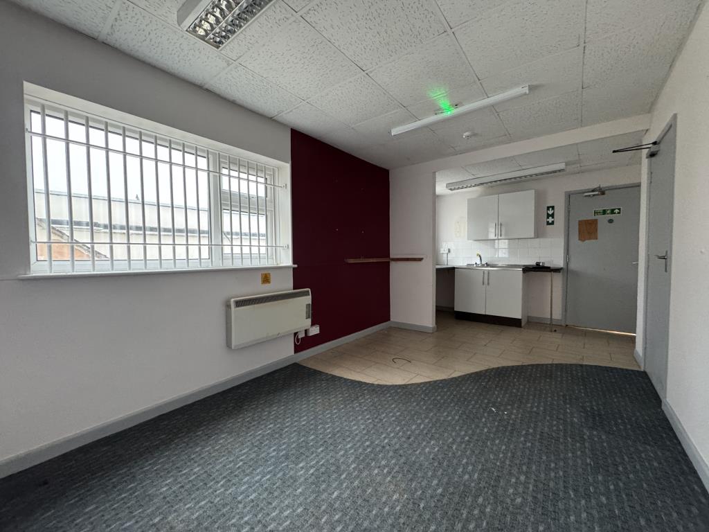 Lot: 85 - FORMER BANK PREMISES - Staff room with kitchen